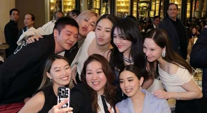 香港名媛在线观看,在线揭秘时尚圈璀璨明珠